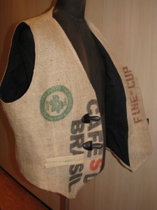 Weste aus Jutesack seitlich offen